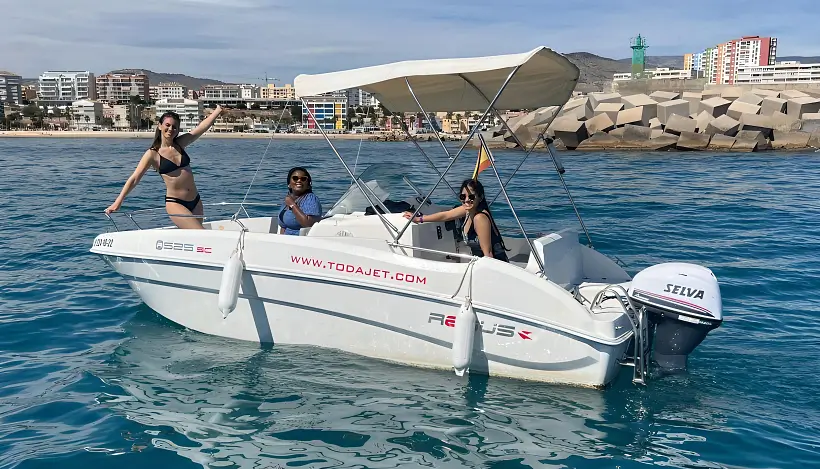 Navegar en Costa Blanca: Regulaciones y Consejos
