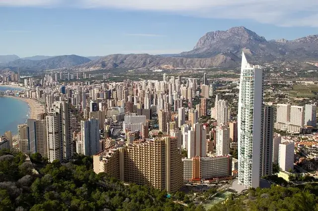 Descubre Benidorm con Nuestros Servicios de Alquiler
