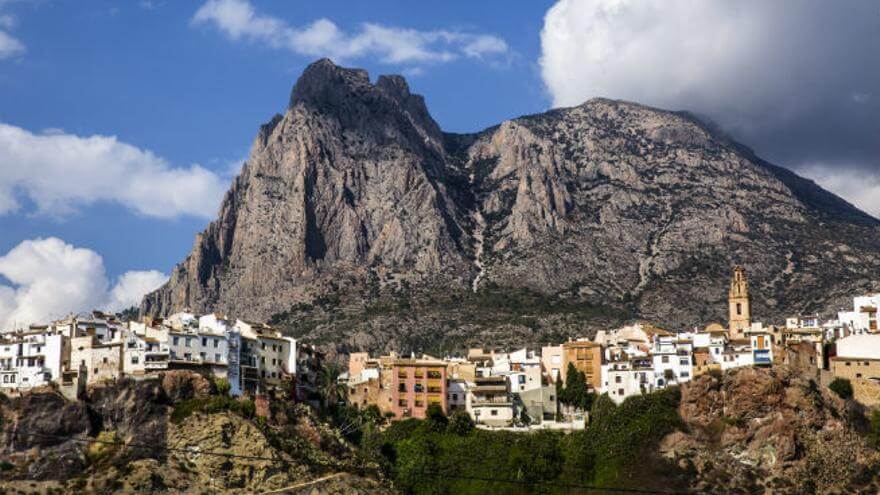 Descubre el Puig Campana: Aventura, Naturaleza y Senderismo en Finestrat